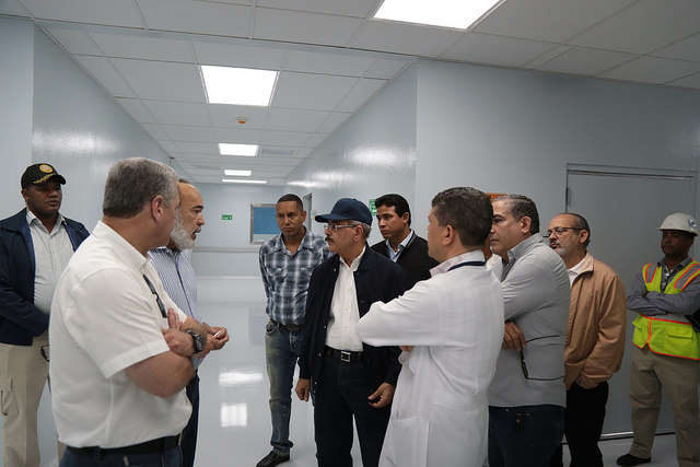 Presidente Medina hace visita sorpresa a hospitales Cabral y Báez y el infantil Arturo Grullón
