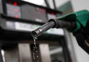 Combustibles bajan de precio
