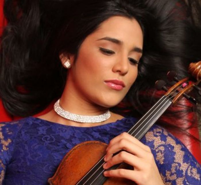 Violinista dominicana Aisha Syed se presentará en el Carnegie Hall