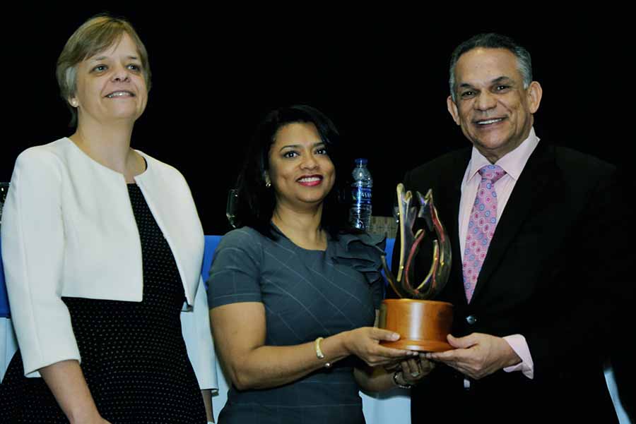 Hospital Pediátrico Dr. Hugo Mendoza obtiene Gran Premio Nacional a la Calidad