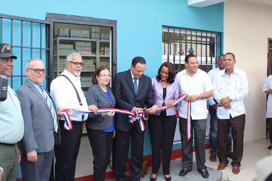 Director PROMESE/CAL deja inaugurada una farmacia del pueblo en provincia Peravia