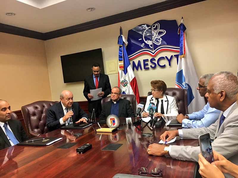 MESCYT y República Digital firman convenio con universidades; impartirán diplomados en tecnología
