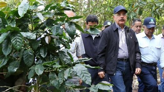 Tras finalizar con éxito Cumbre SICA, Danilo Medina supervisa proyectos forestales