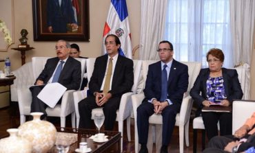 Danilo Medina da seguimiento a metas presidenciales en Educación