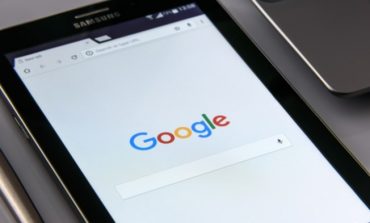 Google lanza su corrector gramatical basado en inteligencia artificial
