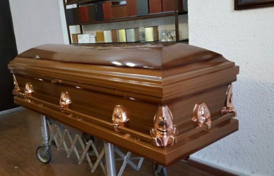 Familia de una mujer fallecida en Florida halló que en su ataúd estaba otra