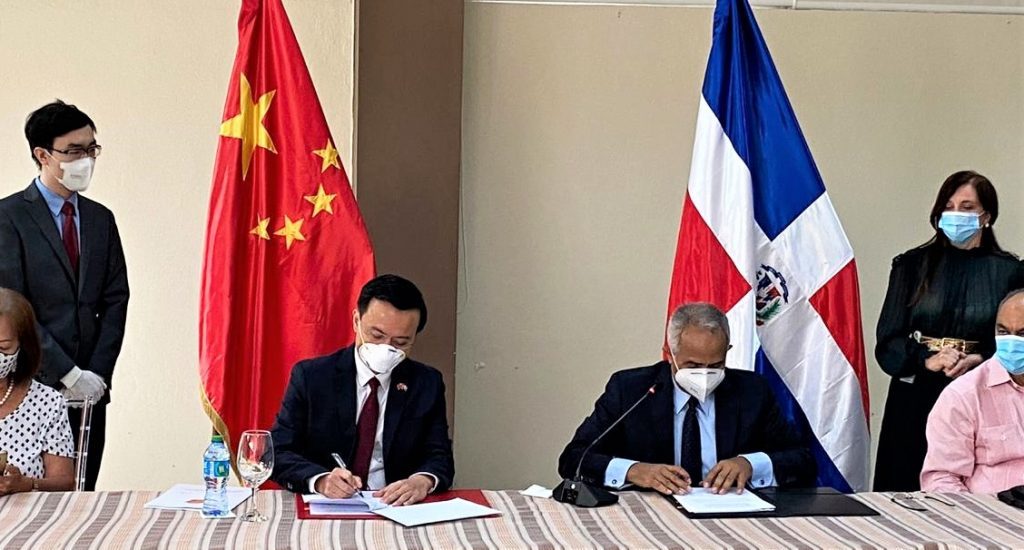 RD y China firman protocolo sanitario  para exportación de aguacate