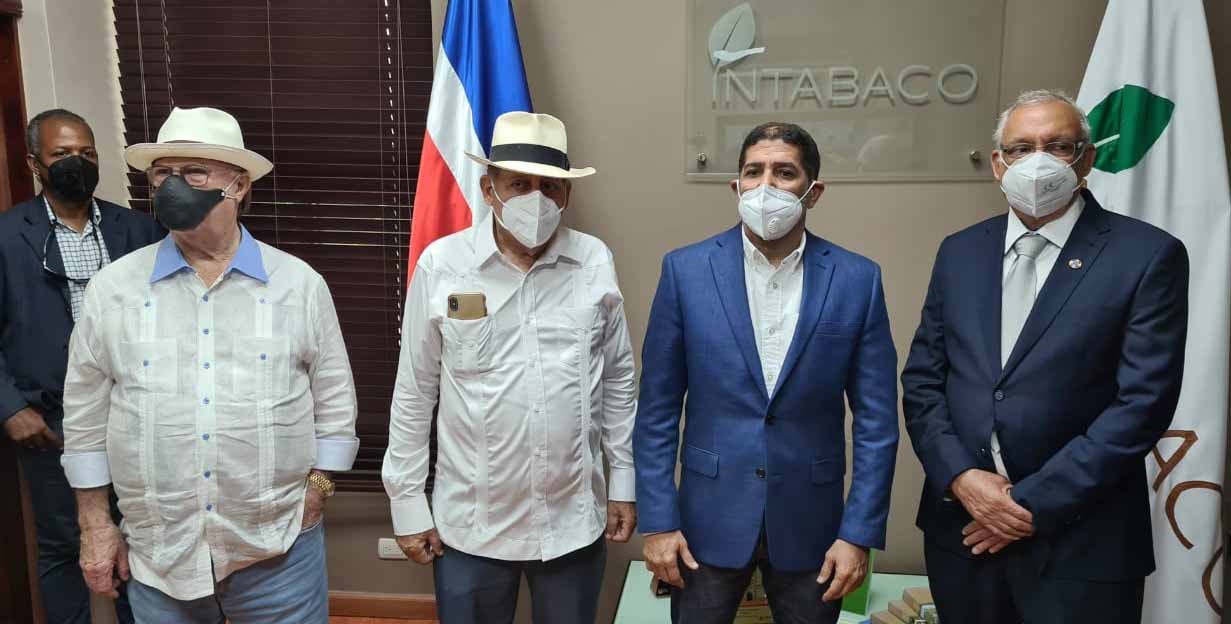 Ministro de Agricultura Limbert Cruz anuncia gobierno apoyará producción e industria del tabaco