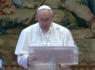 El papa presidió la Vigilia y recordó a los pueblos destruidos por el mal y la injusticia