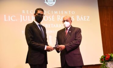 TC reconoce la trayectoria de su secretario, Julio José Rojas Báez