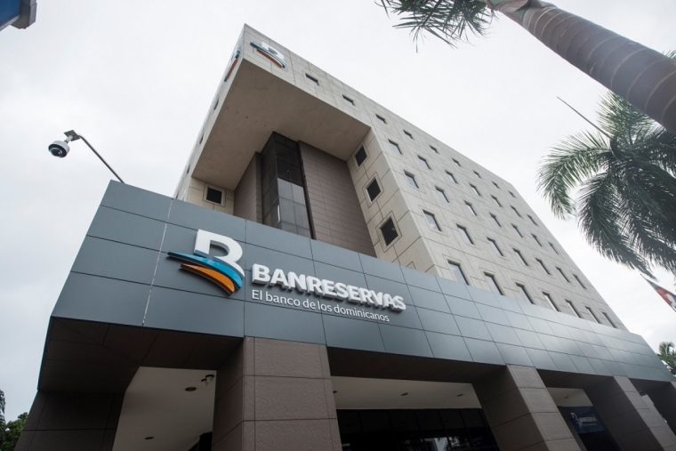 Banreservas extiende certificado antisoborno en sus procesos gubernamentales