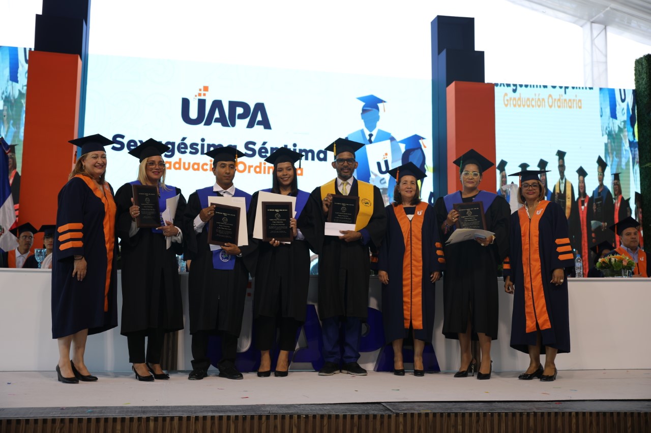 UAPA entrega 1,424 nuevos profesionales a la sociedad