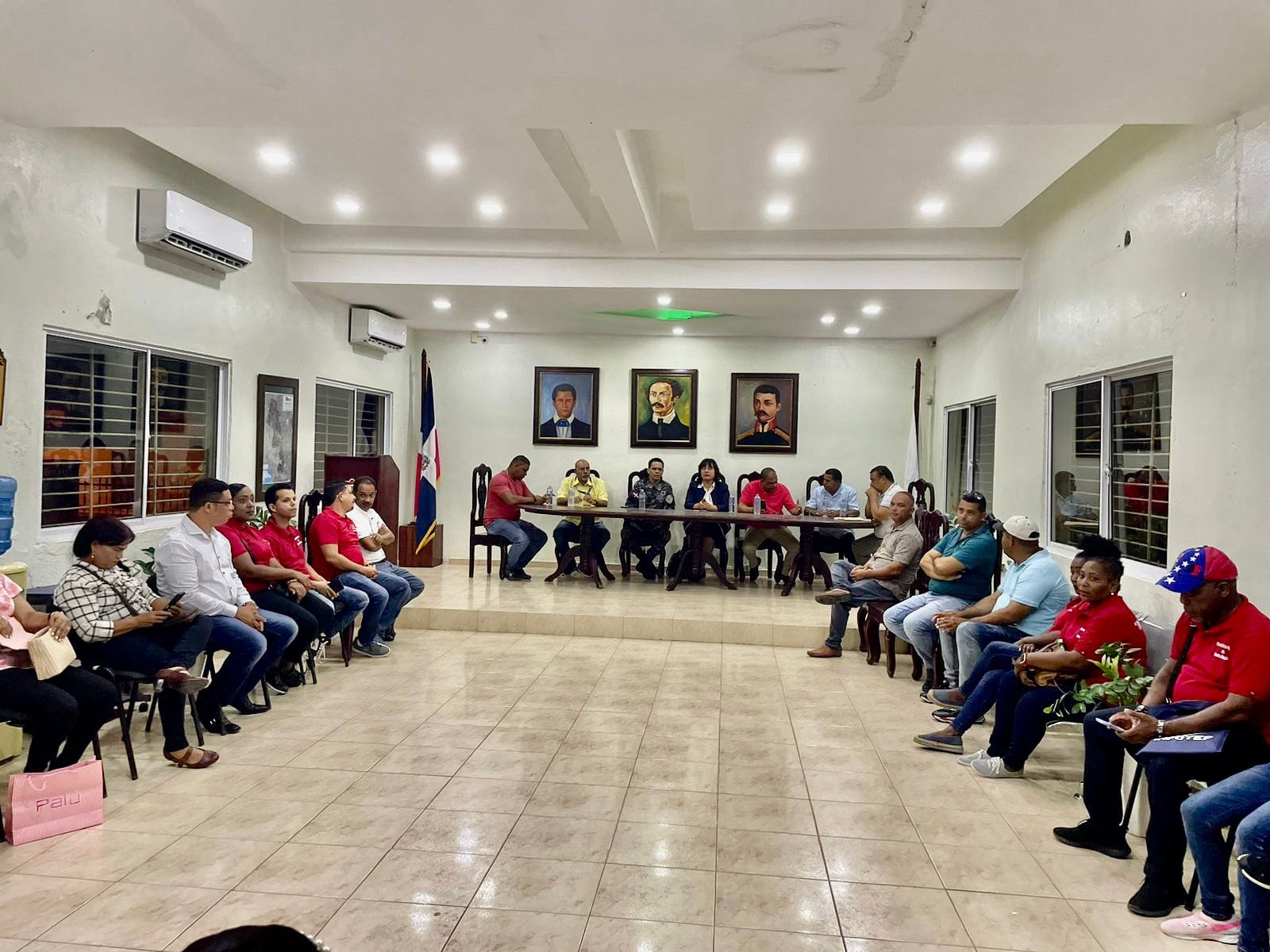Comunidad Segura realiza masivo encuentro con comunitarios del municipio de Licey al Medio en Santiago