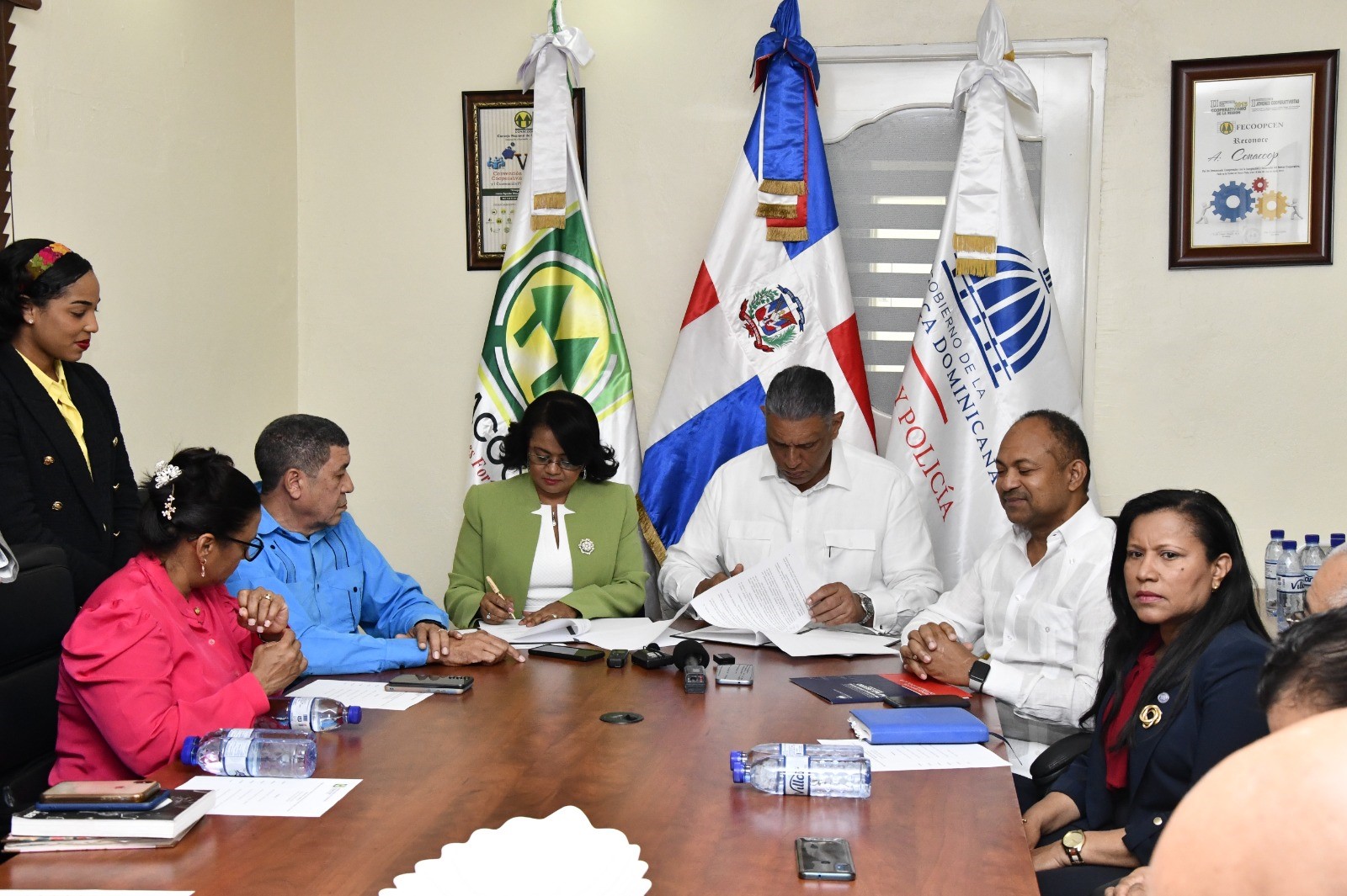 El sector cooperativo trabajará con el programa “De Vuelta al Barrio” que ejecuta Interior y Policía