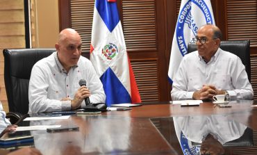 Ministro de Economía afirma en Santiago visitas en los territorios obedece a que el Gobierno cree en la territorialización de las políticas públicas