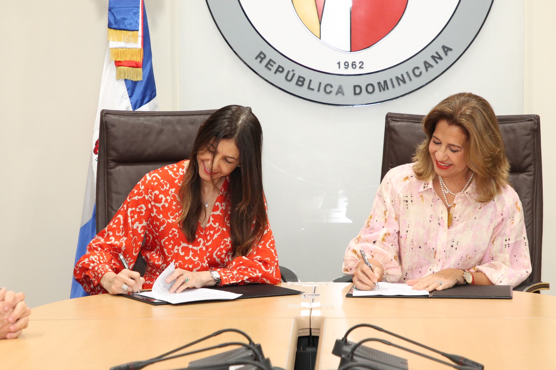 Fundación Madre y Maestra y Fiduciaria BHD firman acuerdo para estructuración del primer fideicomiso para becas del país
