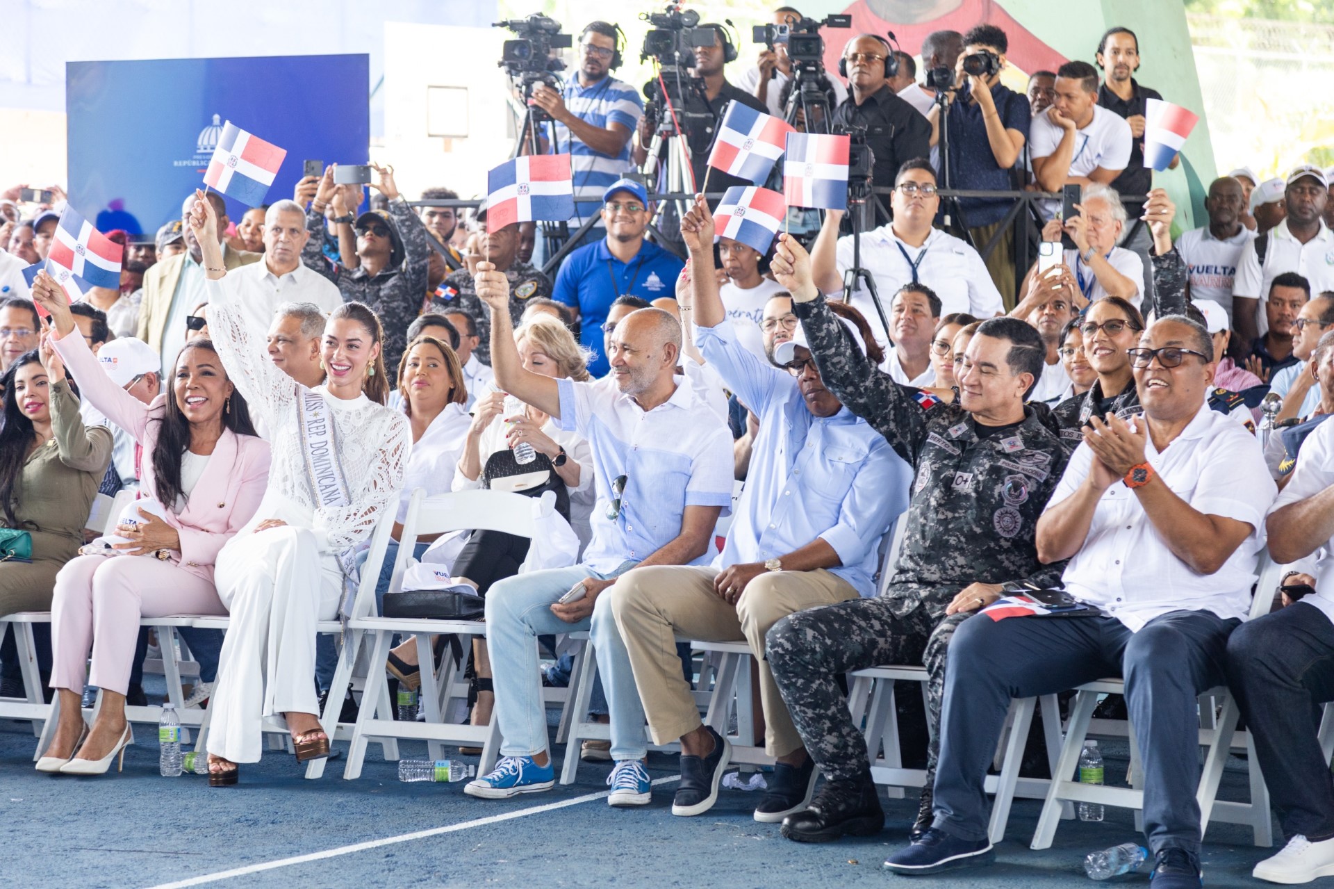 Personalidades del deporte, arte y cultura apoyan programa “De Vuelta al Barrio” en Santo Domingo Oeste