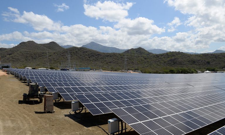 BID otorga el mayor financiamiento para energías renovables del Caribe para AES Dominicana