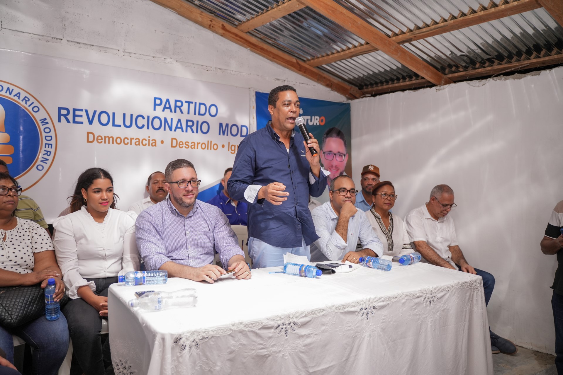 Víctor D´Aza impulsa intensa agenda de actividades en favor del PRM en la Línea Noroeste del país