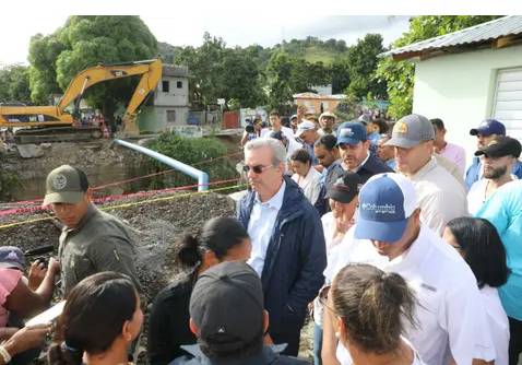 Presidente recorre municipios de la provincia Duarte, promete asistencia