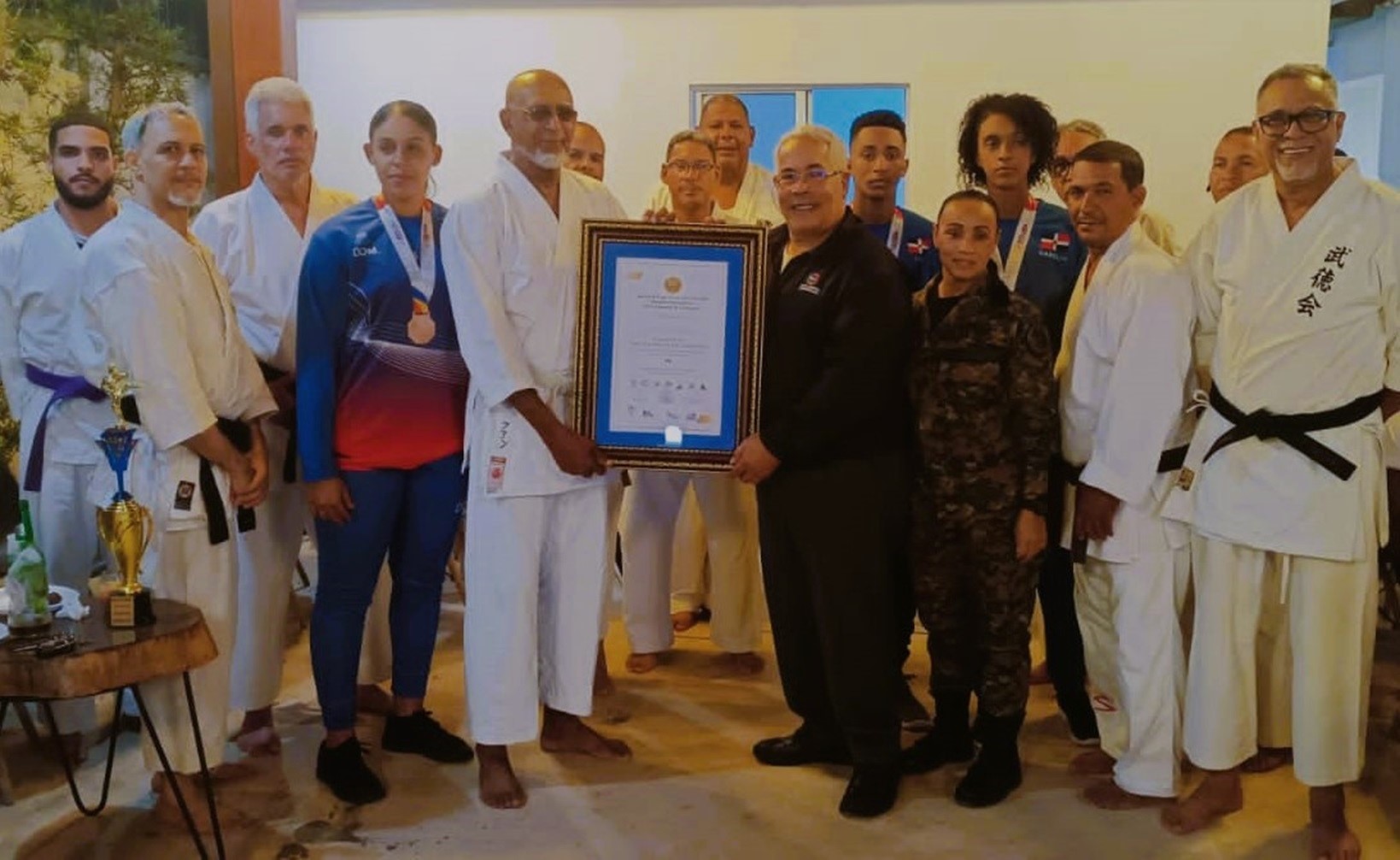 Karate de Santiago reconoce inmortal de las artes marciales Chuchú Cruz