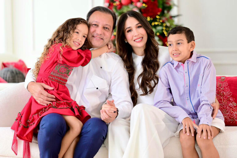 El mensaje de Navidad de Abel Martínez junto a Nahiony y sus hijos