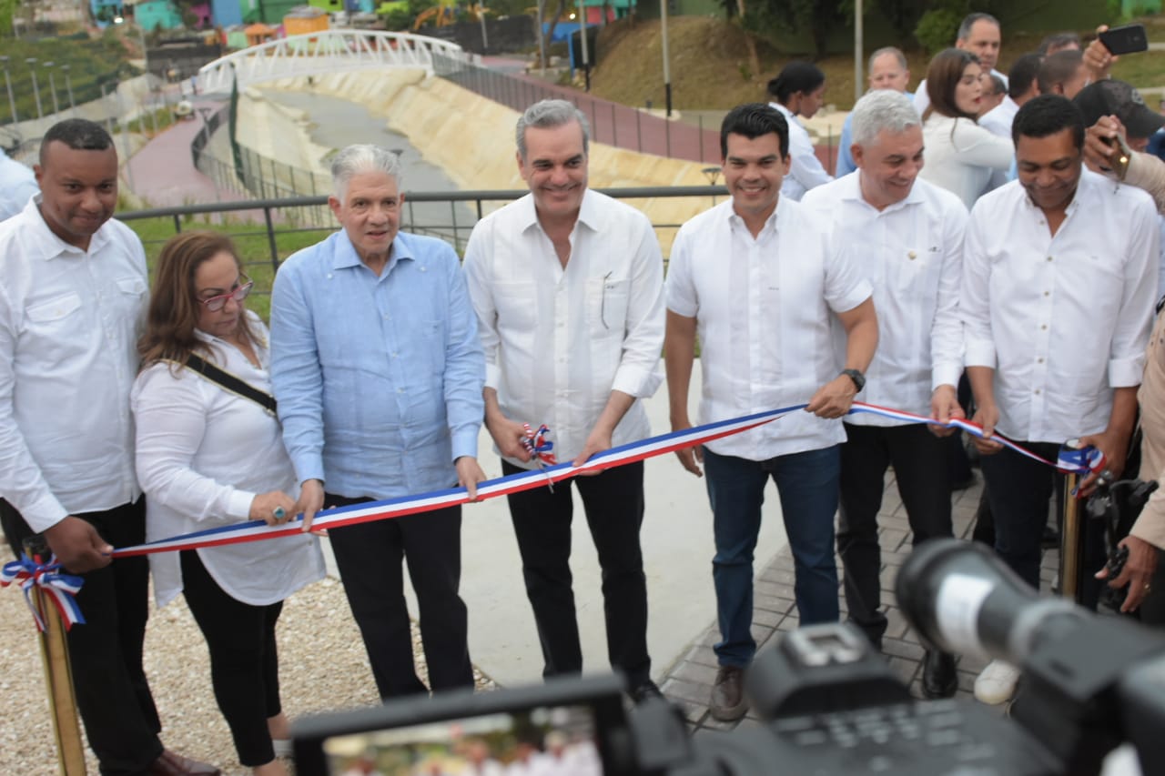 Presidente Luis Abinader deja inaugurada segunda etapa del saneamiento de arroyo Gurabo en Santiago