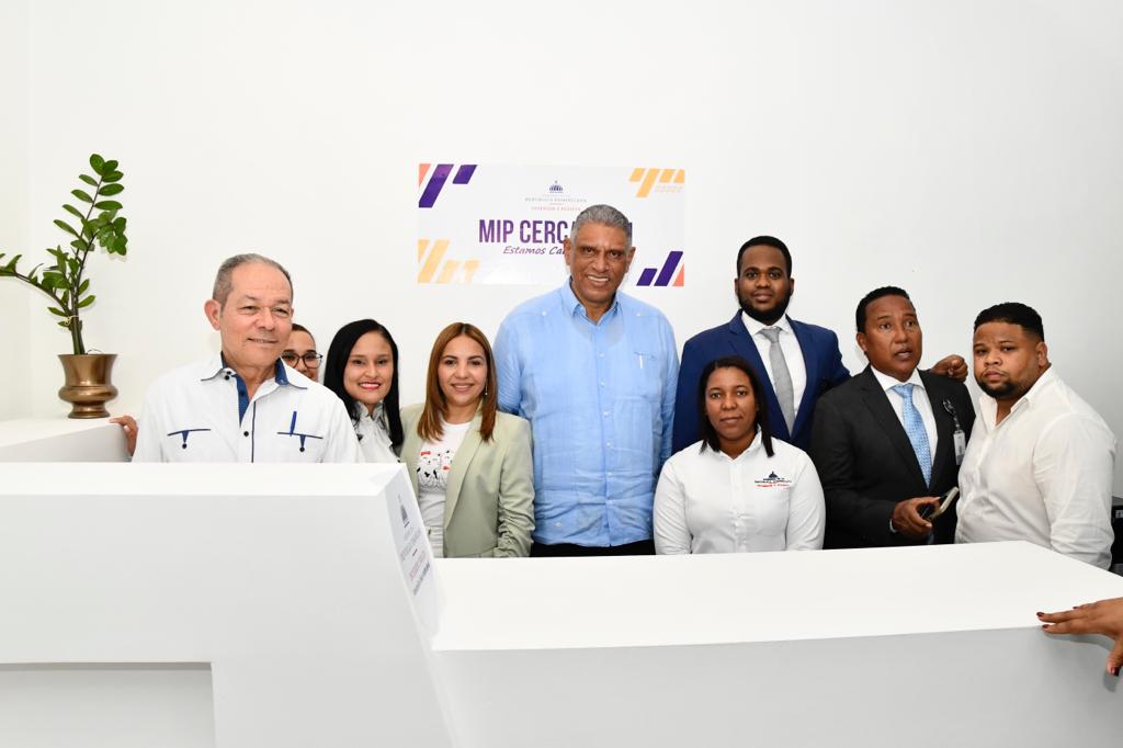Vásquez Martínez anuncia apertura de oficinas regionales en Azua y Estados Unidos