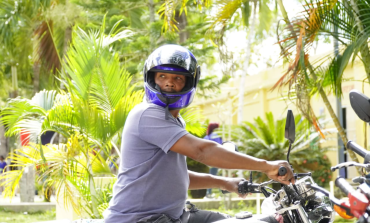 Director de la DIGESETT sigue con el programa “Un casco para salvar tu vida”