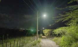 Edesur electrifica remota comunidad El Pie de la Loma, en Bahoruco, tras 100 años de espera