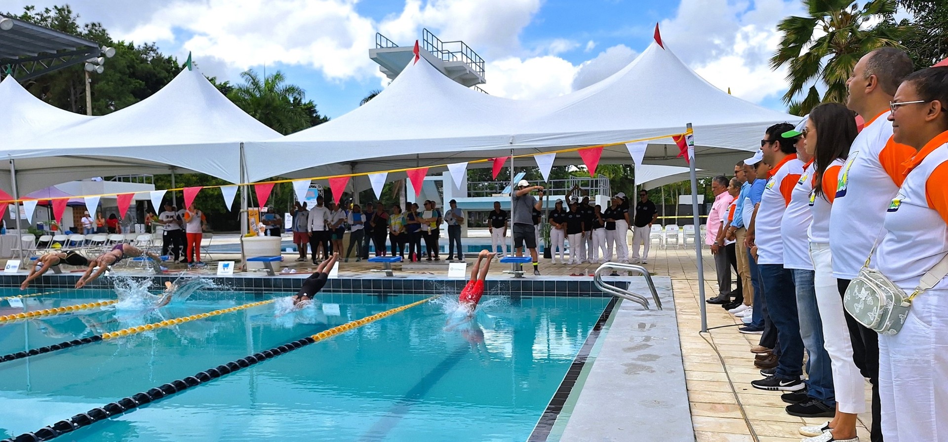 Comienza XXIII Campeonato de natación de Santiago, estrenan remozada piscina