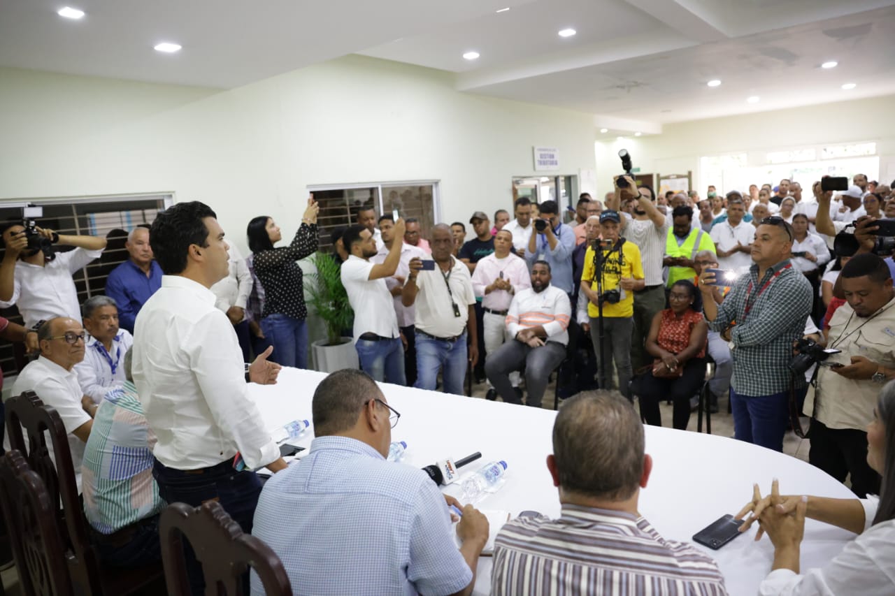 Wellington Arnaud crea comisión de veeduría para supervisar construcción acueducto Licey al Medio