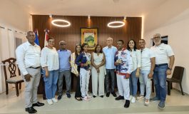 Ayuntamiento de Villa González recibe a atletas destacados en competencia panamericana de taekwondo ITF en Colombia