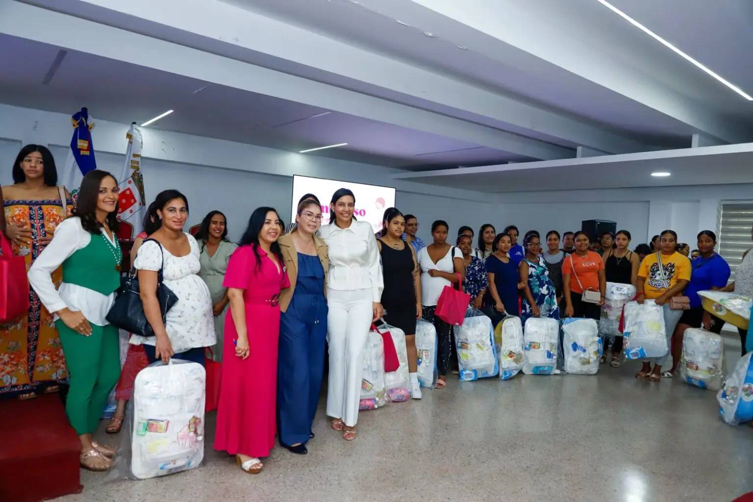 Alcaldía de Santiago organiza charla sobre lactancia materna para futuras madres