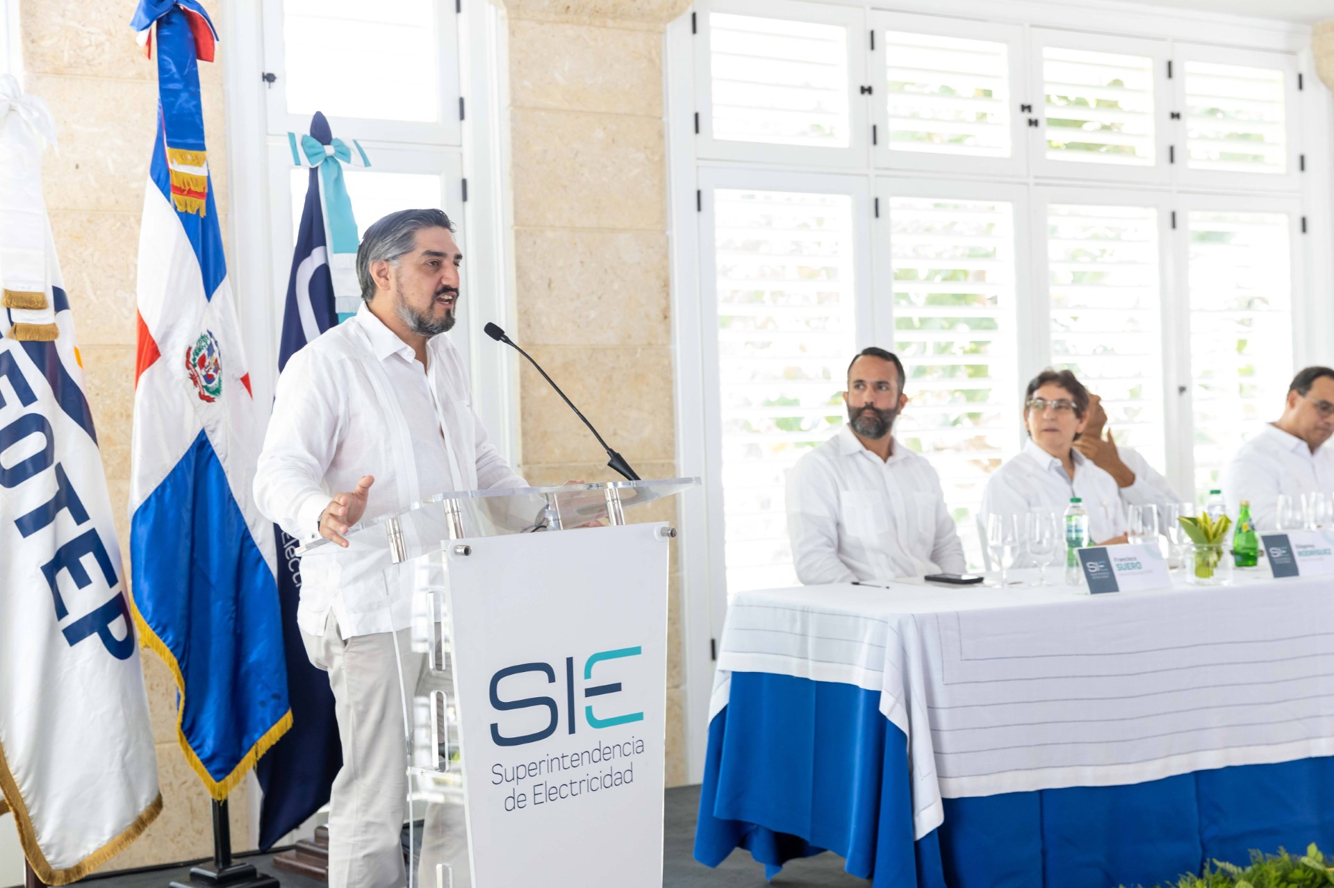 Colaboradores de CEPM reciben certificación de la Superintendencia de Electricidad (SIE)