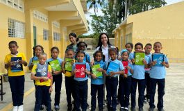 Fundación Refidomsa entrega útiles escolares a cientos de niños de todo el país