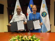 IAD y Sur Futuro firman convenio para siembra y producción de coco en Pedernales