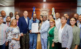 Alcaldía de Santiago reconoce a Luis Vargas y Alberto Cruz como “Hijos Adoptivos” del municipio