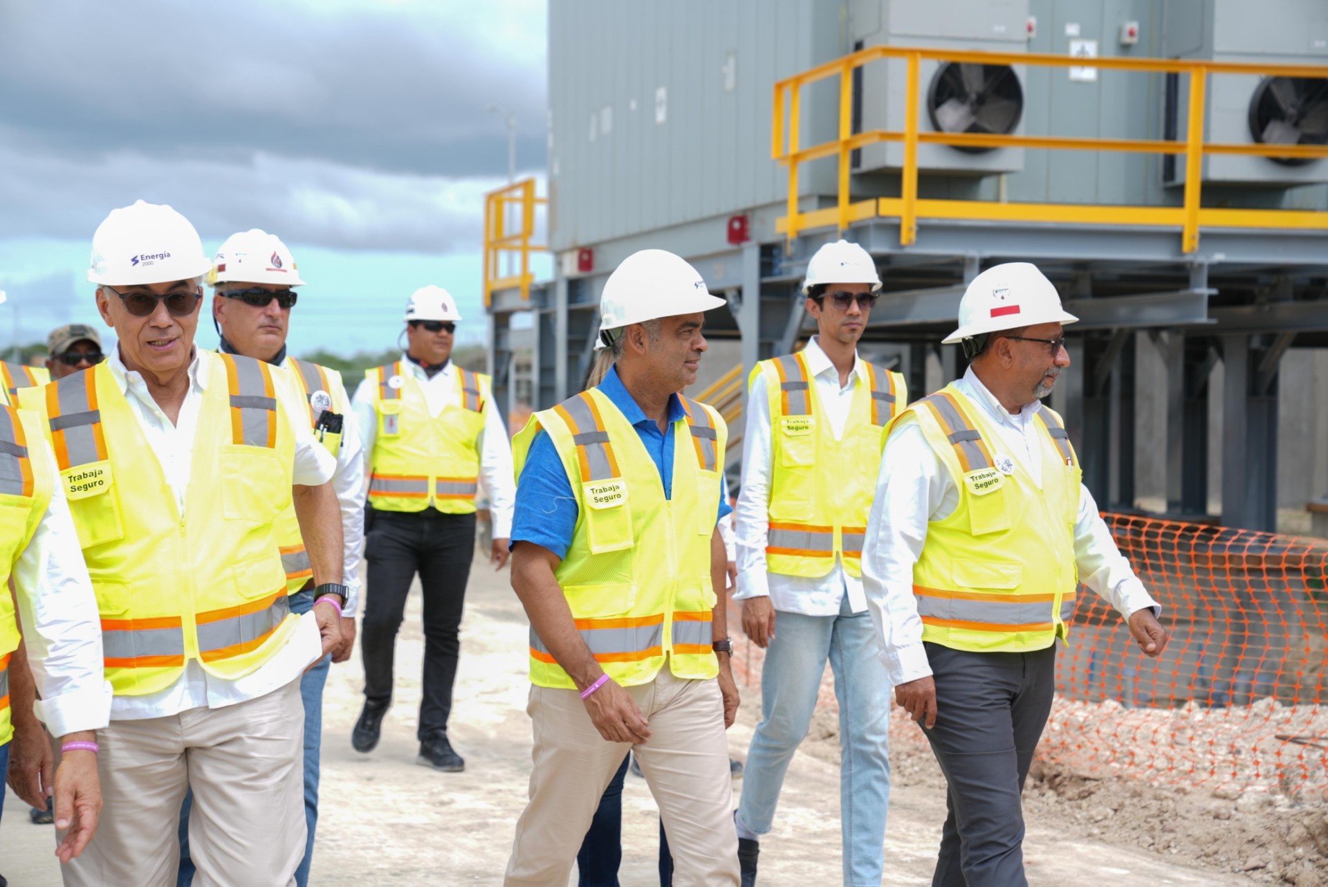 Ministro Joel Santos supervisa avances de trabajos de Central Térmica Manzanillo Power Land