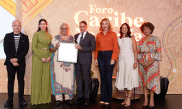 Dagoberto Tejeda recibe homenaje por trayectoria cultural en Cuarta Edición de Foro Caribe Naranja