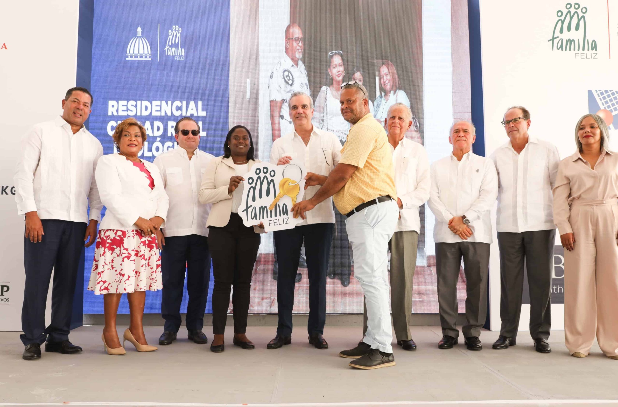 Presidente Abinader entrega 700 nuevos apartamentos y mejoras en Santo Domingo Este