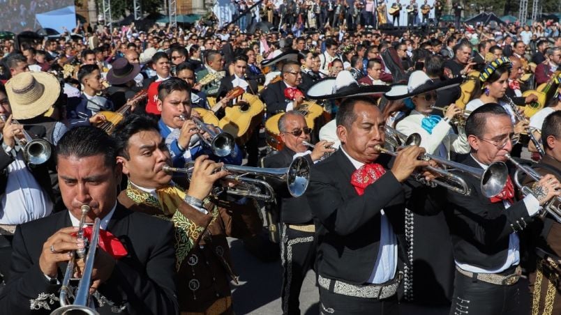 MEXICO: Más de mil mariachis rompen récord Guinness