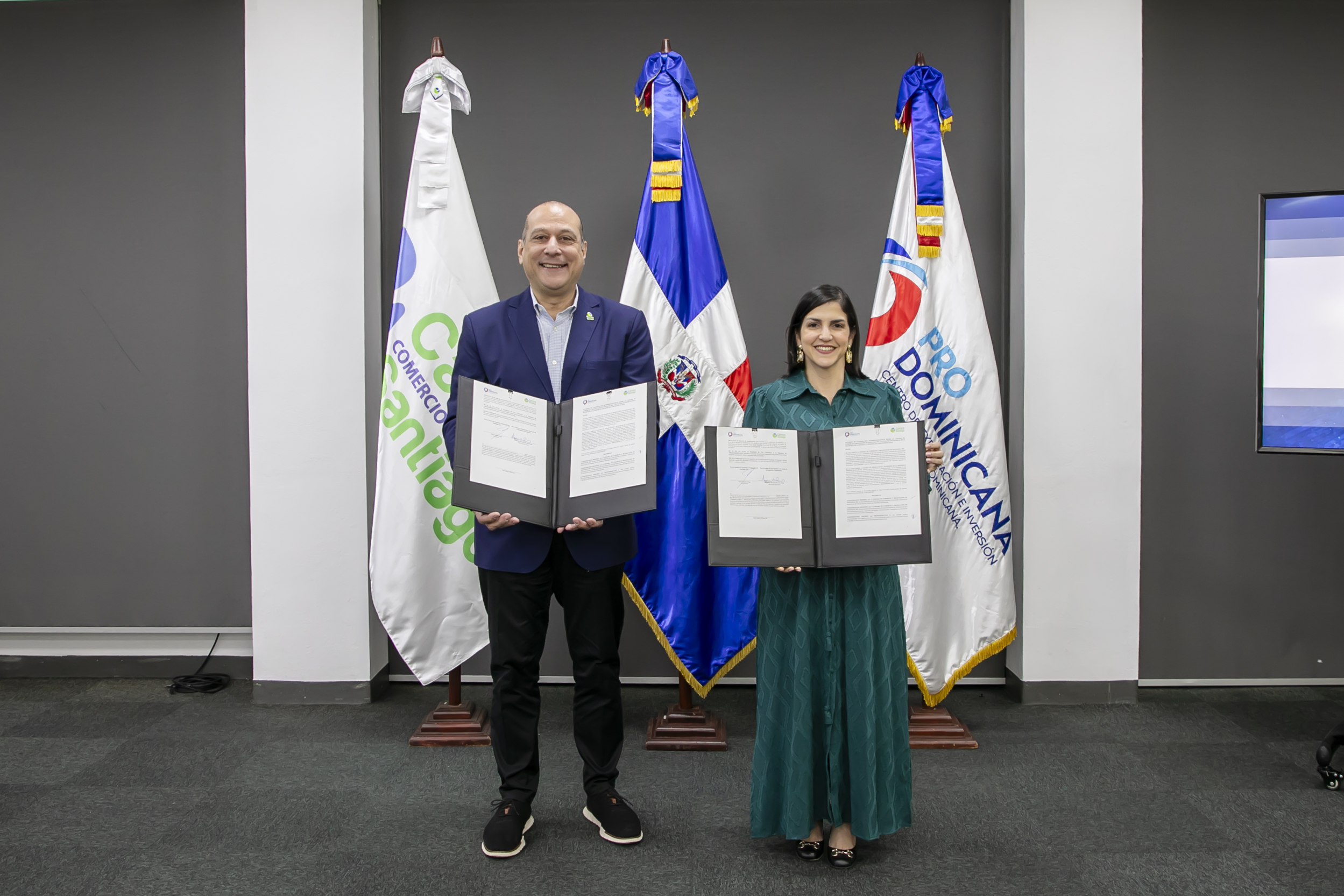 ProDominicana y Cámara Comercio de Santiago firman acuerdo para ...